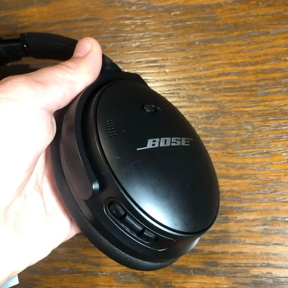 Bose QuietComfort Black Headphones - Picture 4 of 5